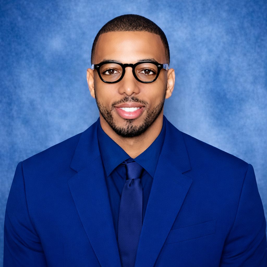 Confident-portrait-in-royal-blue